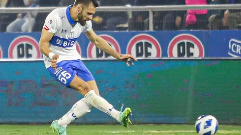 El zaguero uruguayo pudo llegar al Monumental, pero el terreno ganado desde San Carlos de Apoquindo fue clave.