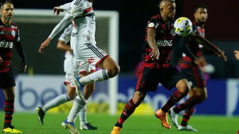 Arturo Vidal fue titularísimo y el Flamengo se llevó un triunfo como visita contra Sao Paulo.