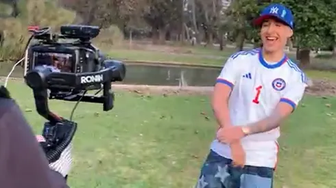 Pailita se exhibe con el número 1 de la selección chilena, así como encabeza los ránkings de música popular