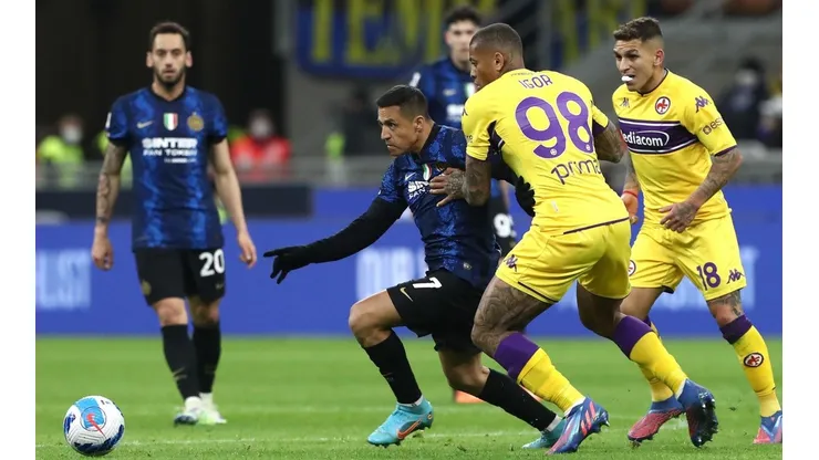 Alexis aún espera definir su futuro en Inter
