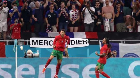 Renato Sanches celebra un gol de Cristiano Ronaldo ante Francia en la Eurocopa 2016.