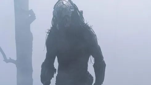 Dane DiLiegro como Predator Feral en Depredador: La Presa.