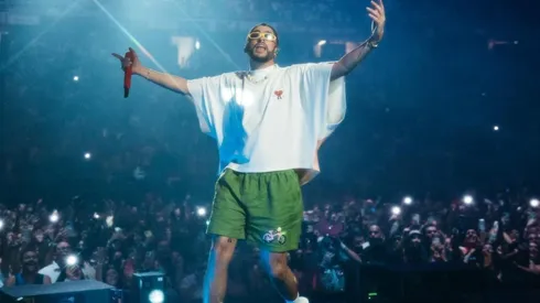 Bad Bunny celebra el inicio de la gira que lo traerá a Chile