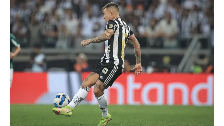 Edu Vargas jugó los minutos finales del empate entre el Mineiro y Palmeiras.