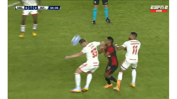 Alemao agredió fuertemente a un rival.