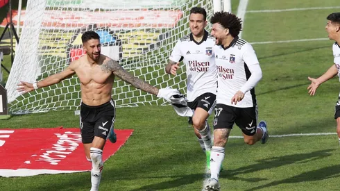 Juan Martín Lucero celebra uno de sus goles frente a Universidad de Chile