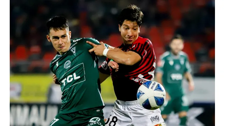 Wanderers venció sobre el final a Rangers y sale del fondo