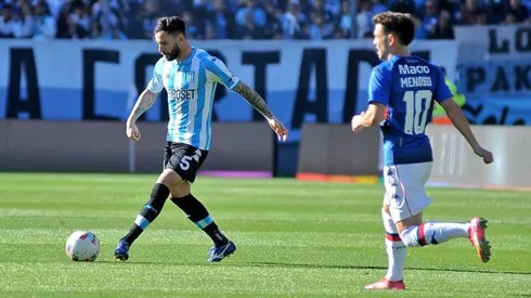 Eugenio Mena dio asistencia en una muy buena jugada.