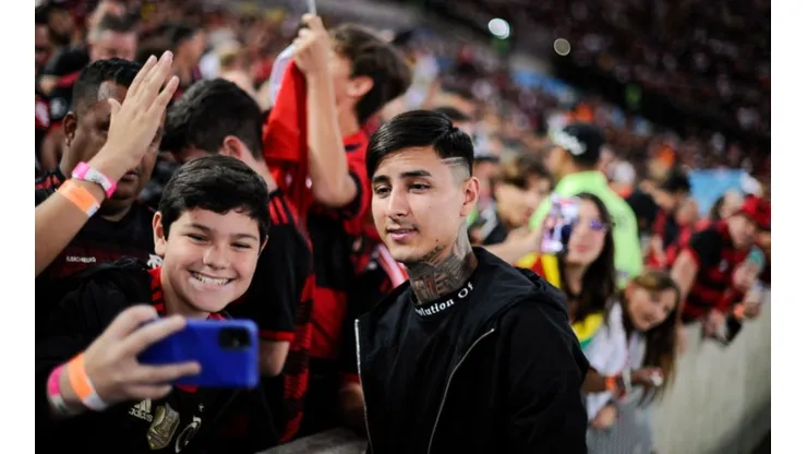 Erick Pulgar ya siente el cariño de la hinchada de Flamengo.