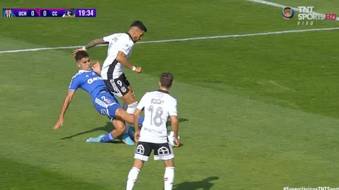 Daniel Navarrete se barrió dentro del área contra Juan Martín Lucero.