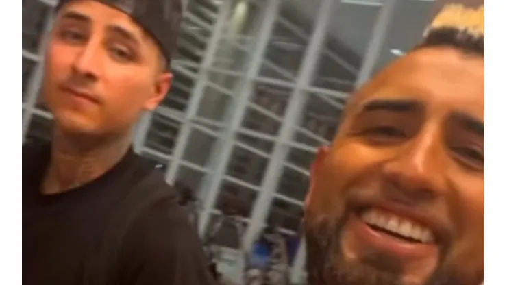 Arturo Vidal le dio la bienvenida al Flamengo a Erick Pulgar