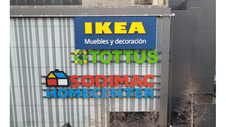 Las letras se instalaron el 22 de julio en la fachada del Mall Open Kennedy.
