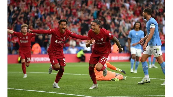 El uruguayo grita con todo el que fue el tanto definitivo para el título del Liverpool.