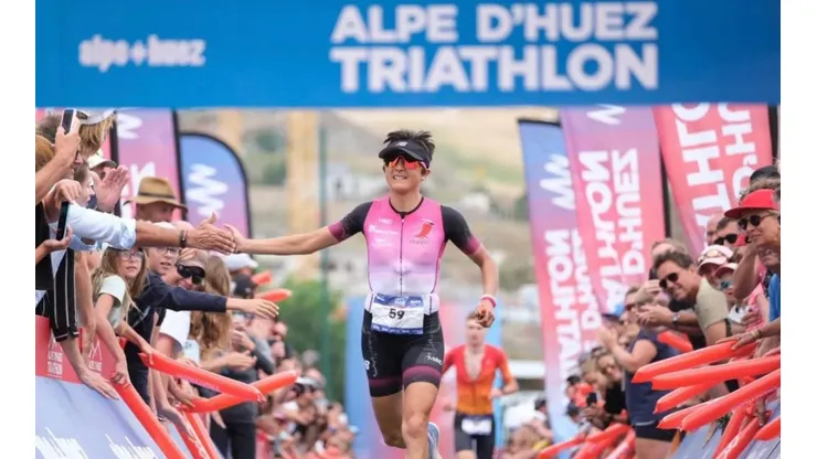 La chilena la rompió en Francia y se coronó como la flamante, aunque sorpresiva, ganadora del Triatlón Alpe d'Huez.