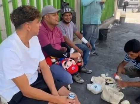 Igor Lichnovsky lleva comida a personas que trabajan en la calle en México