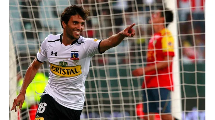 Mauro Olivi con la camiseta de Colo Colo
