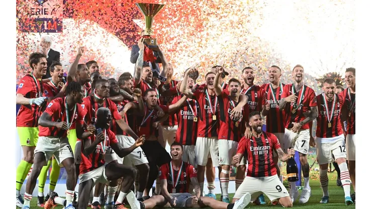Los rossoneros cortaron una sequía de más de diez años para coronarse campeones de la Serie A.