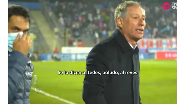 Holan molesto con uno de sus asistentes por la mala instrucción a Orellana