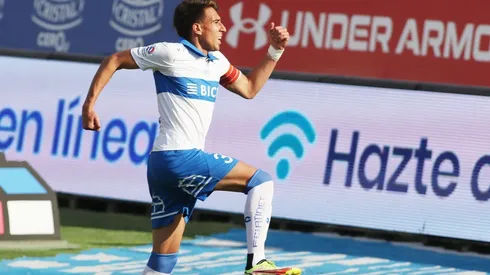 Diego Valencia festeja uno de los 31 goles que anotó en la Universidad Católica.