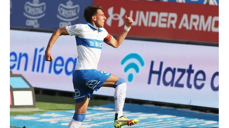 Diego Valencia festeja uno de los 31 goles que anotó en la Universidad Católica.