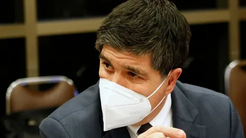 Gobierno anuncia querellas contra 'overoles blancos'