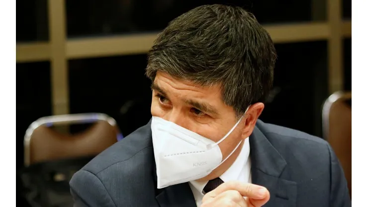 Gobierno anuncia querellas contra 'overoles blancos'