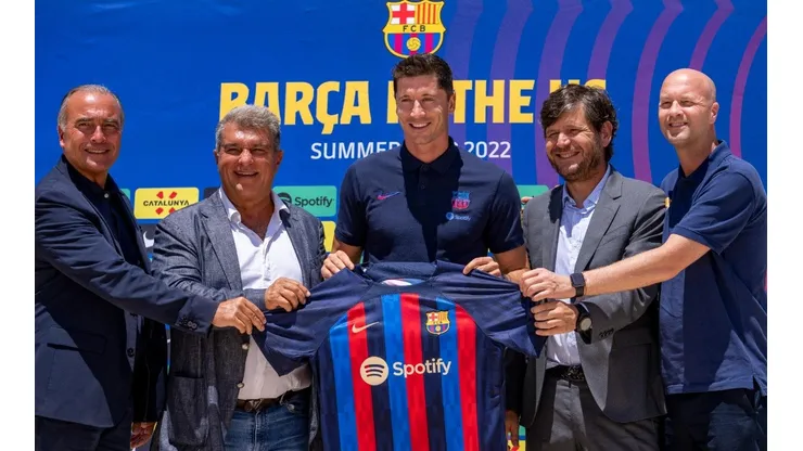 Robert Lewandowski dejó atrás al Bayern Múnich y es nuevo jugador del FC Barcelona.