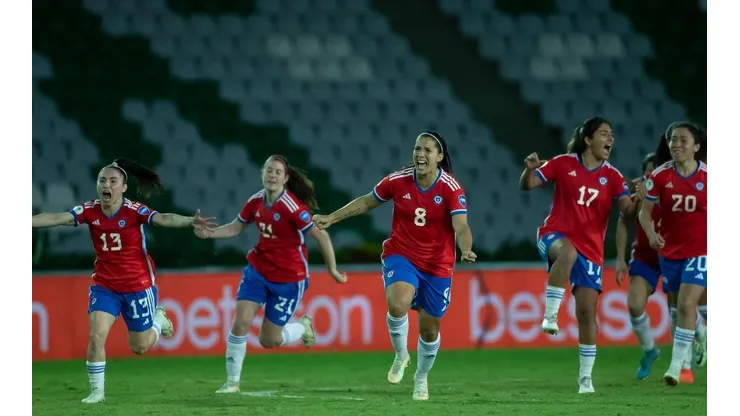 La Roja Femenina clasificó al repechaje mundialista en una dramática definición a penales.