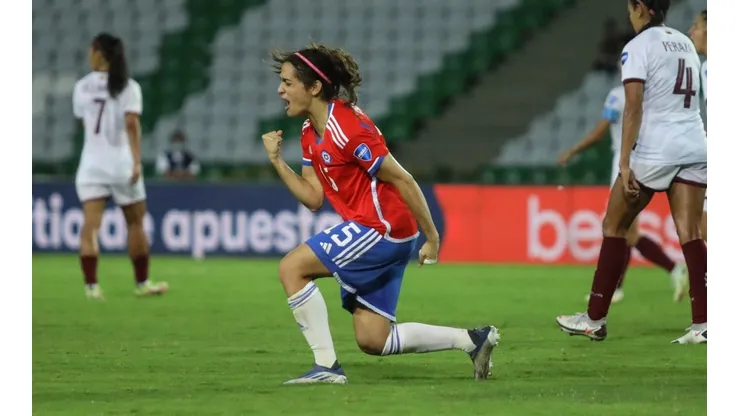 Dani Zamora grita el gol de Chile ante Venezuela