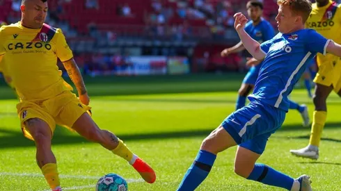 Bologna y Gary Medel no pudieron ante el AZ Alkmaar