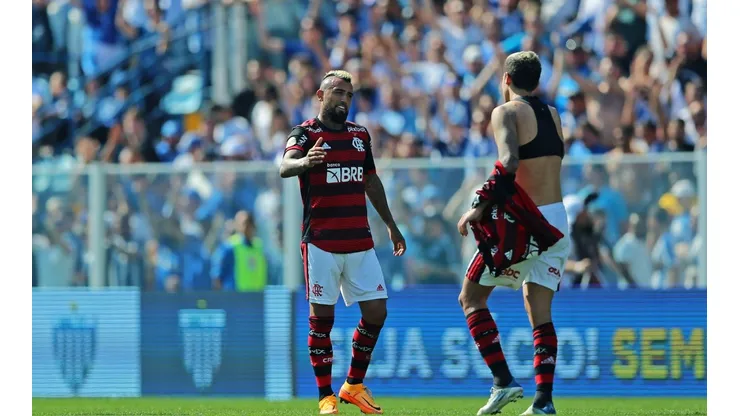 Arturo Vidal tuvo un triunfal debut en el Flamengo.