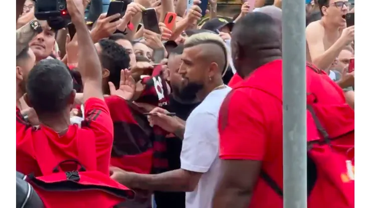 Arturo Vidal es recibido como un ídolo en su primera citación con el Flamengo