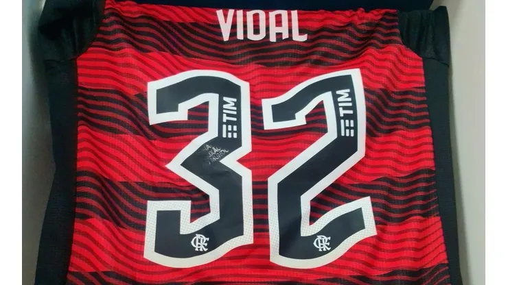 Vidal estará en la banca del Fla