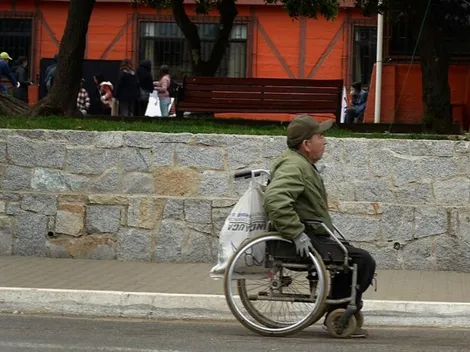 ¿Cuáles son los requisitos y cómo puedo postular a la Pensión Básica Solidaria de Invalidez?