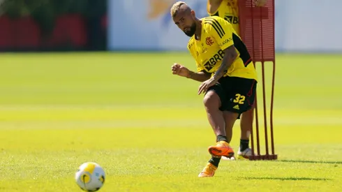 Arturo Vidal puede debutar una semana antes de lo previsto por los medios brasileños.