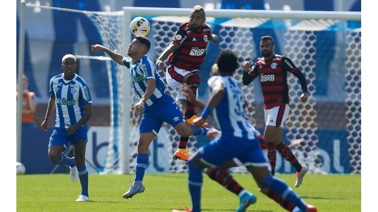 Arturo Vidal debutó con todo en el Flamengo y lideró el triunfo ante Avaí