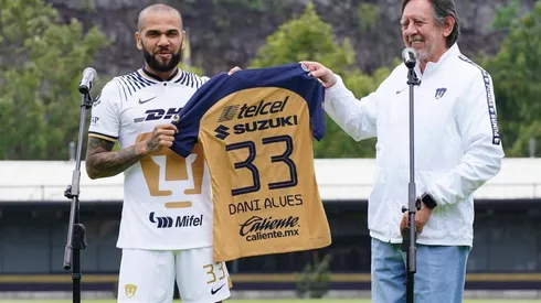 Dani Alves usará el número 33 en el cuadro universitario.