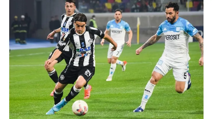 Mena fue titular en Racing