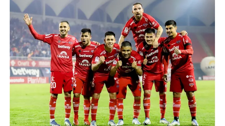 Ñublense duerme, al menos esta noche, en el primer lugar junto a Colo Colo.