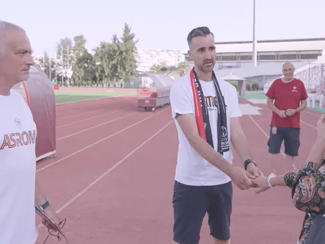 Hincha pide matrimonio ante un confundido José Mourinho