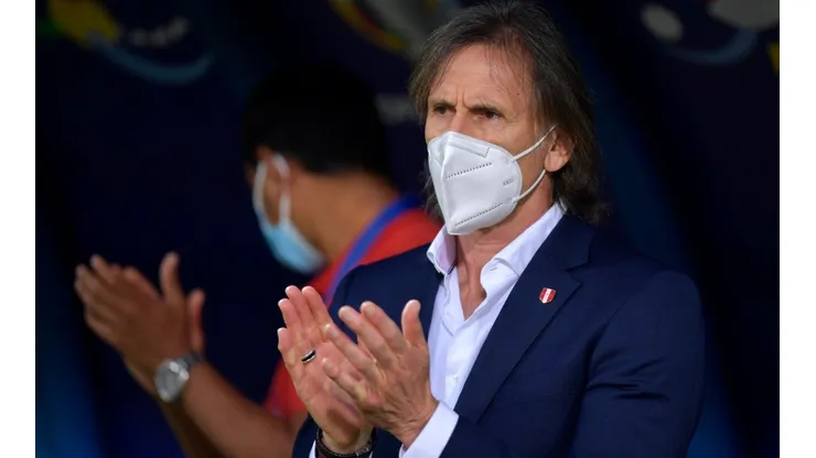 Ricardo Gareca recibió aplausos en un vuelo desde Lima a Buenos Aires.
