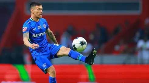 Charles Aránguiz jugó un tiempo en amistoso del Leverkusen
