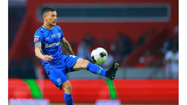 Charles Aránguiz jugó un tiempo en amistoso del Leverkusen