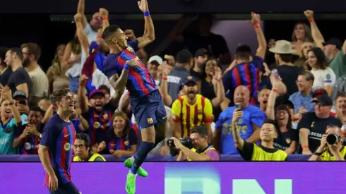 Raphinha metió un violento remate tras error de Eder Militao y marcó la diferencia entre Barcelona y Real Madrid