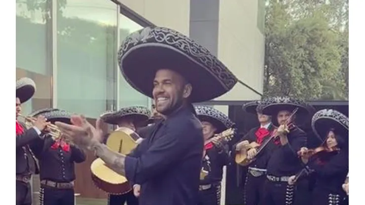 Dani Alves dio pistas de su próximo club en Instagram