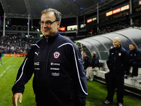 La selección chilena saluda a Bielsa y festeja su cumpleaños