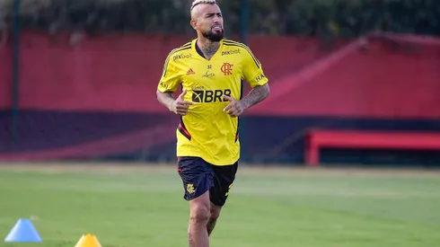 Arturo Vidal se pone a tono a la espera de su debut en Flamengo
