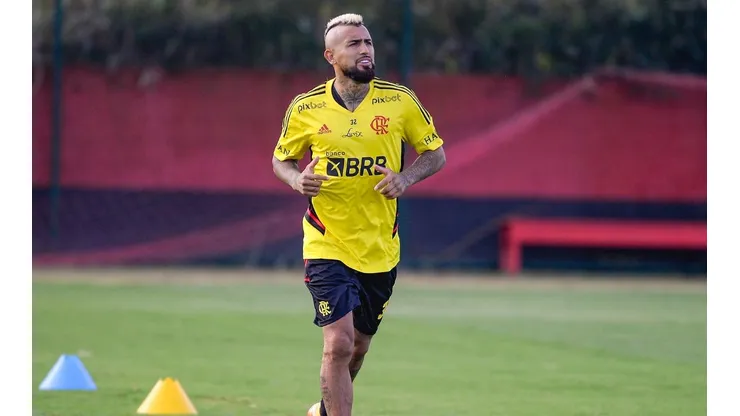 Arturo Vidal se pone a tono a la espera de su debut en Flamengo