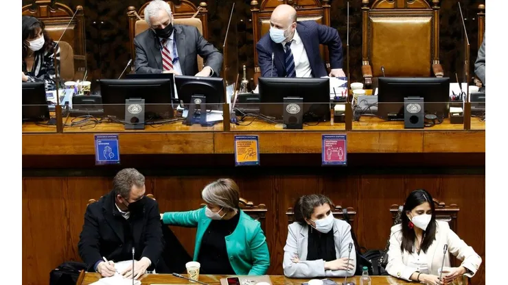 Senado revisa el proyecto que crea un bono extraordinario Chile Apoya de invierno