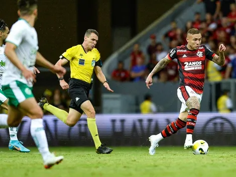 Flamengo vence con cuatro goles de cabeza y espera a Vidal